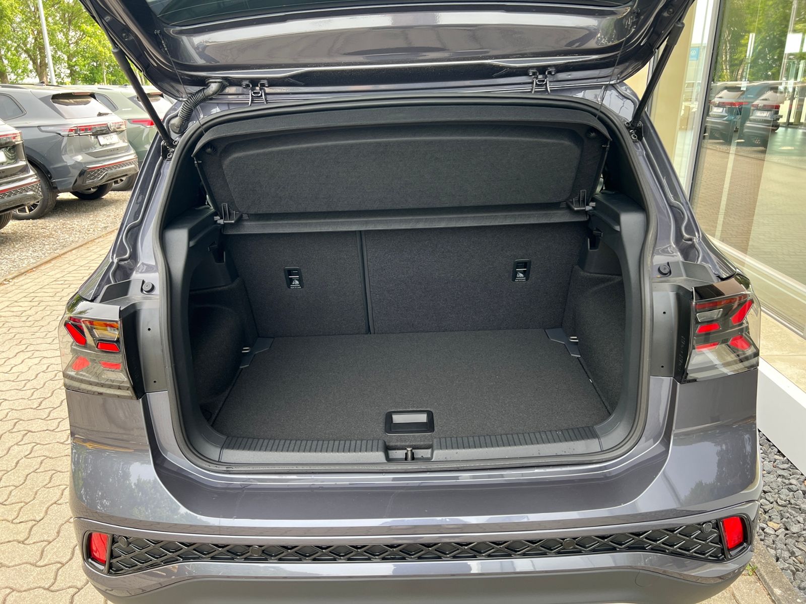 Fahrzeugabbildung Volkswagen T-Cross R-Line 1.5 TSI DSG *AHK, IQ.LIGHT, ACC,