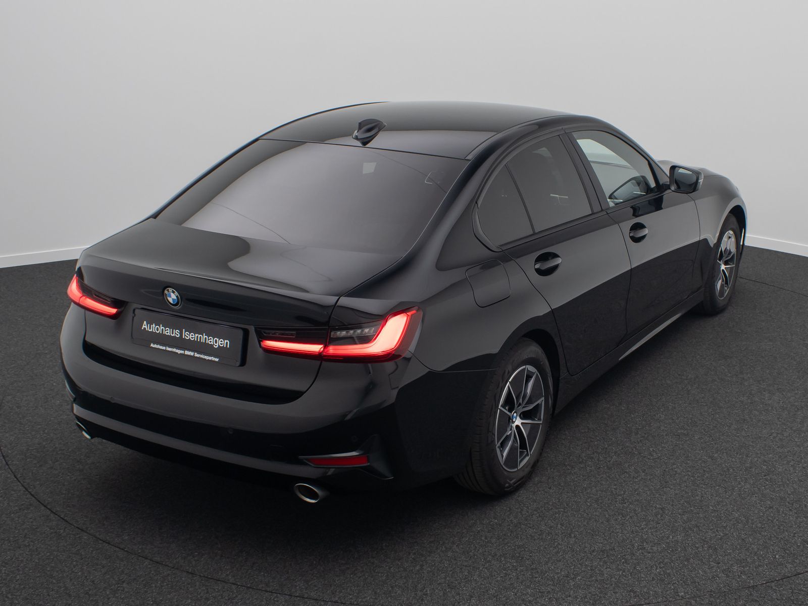 Fahrzeugabbildung BMW 318i CockpitPlus DAB GeschwindigReg Alarm HiFi