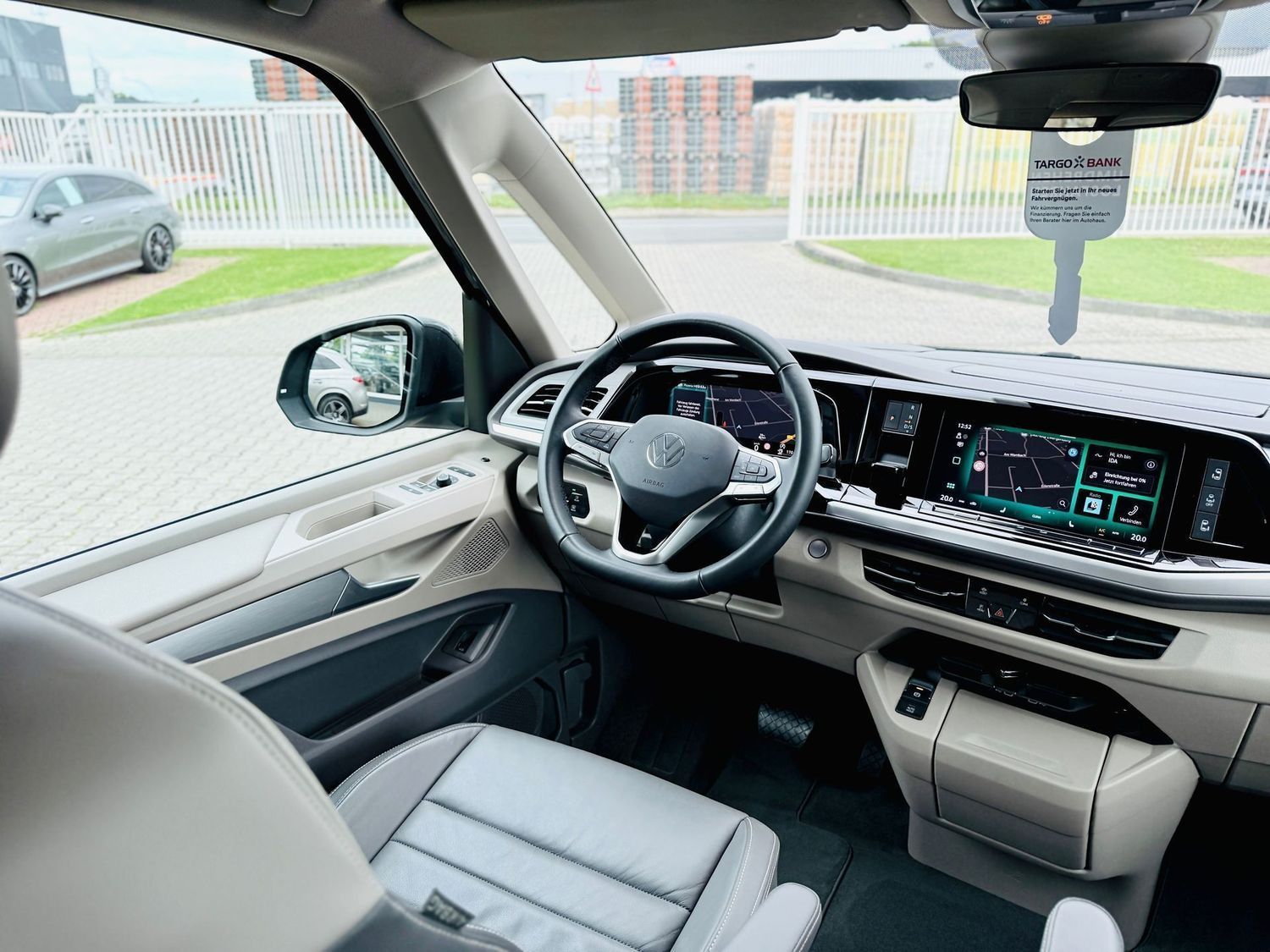Fahrzeugabbildung Volkswagen T7 Multivan 2,0 TDI LANG, 7-Sitze, DSG, LED, AHK