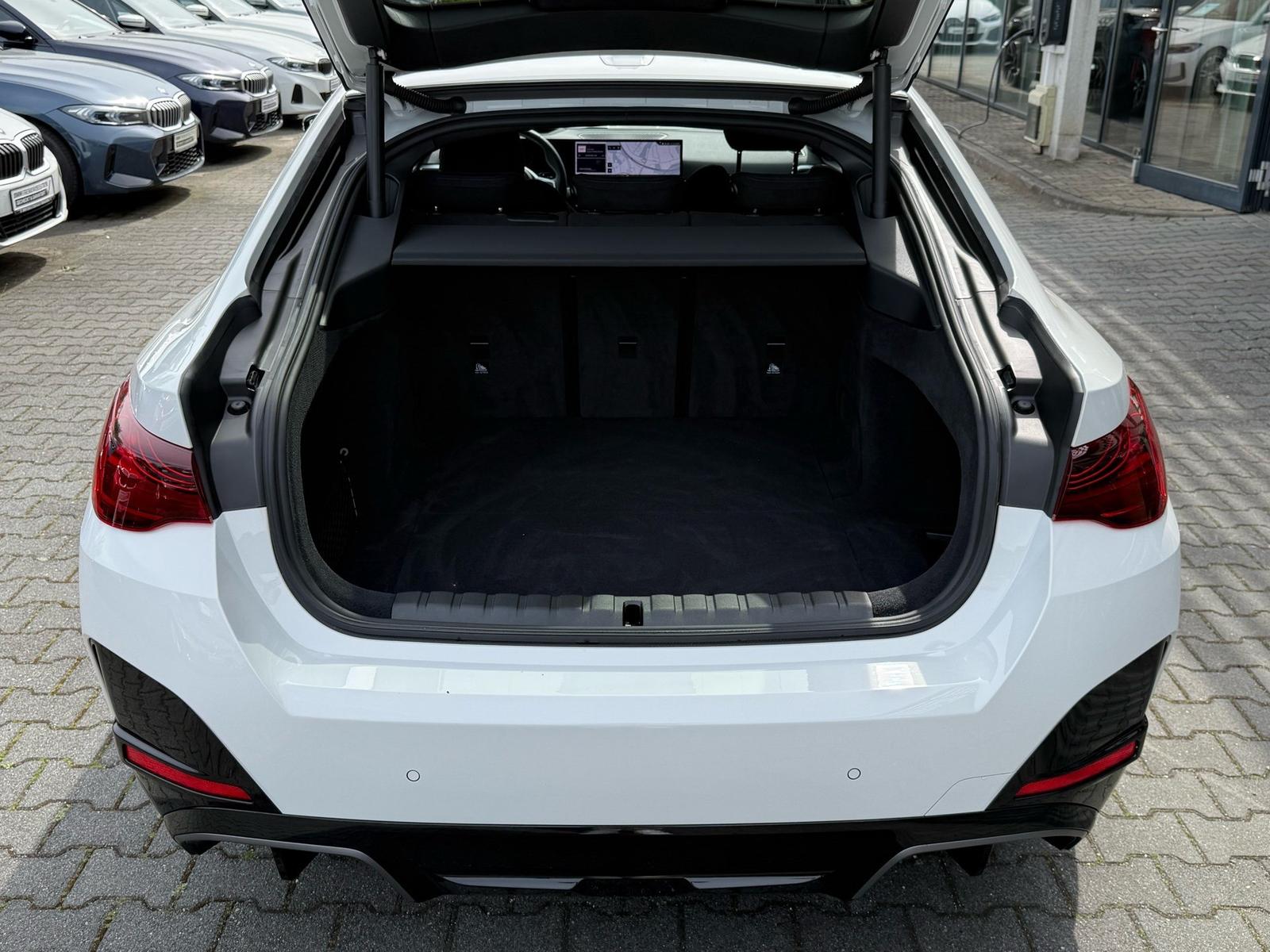BMW i4 xDrive40 M Sportpaket //Stop&Go HiFi HUD