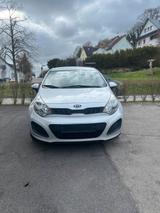 Kia Rio/ 1,1l Diesel / 5 Türer/ Tüv Neu a.w - Kia Rio aus 2012 mit Diesel-Antrieb