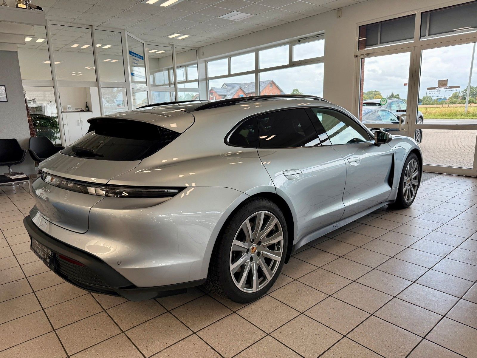 Fahrzeugabbildung Porsche Taycan Sport Turismo Performance/Luftferderung