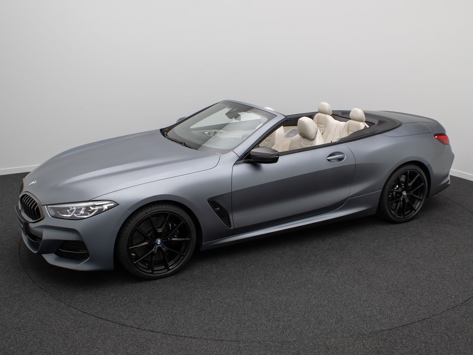 Fahrzeugabbildung BMW 840d xD Cabrio Individual B&W SoftClos HUD VOLL