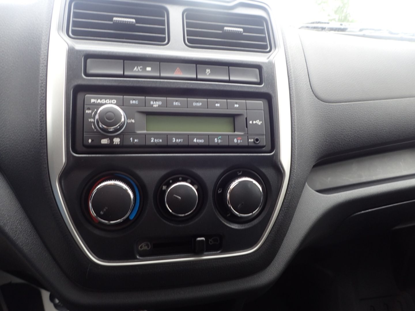 Fahrzeugabbildung Piaggio Porter NP6 Singlewheel Pick-up 2,8m Ladefläche L