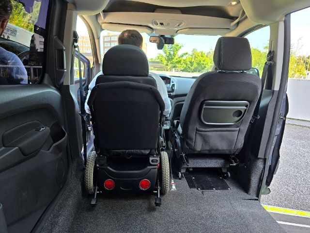 Fahrzeugabbildung Ford Grand Tourneo Connect Paravan Selbstfahrer Rolli