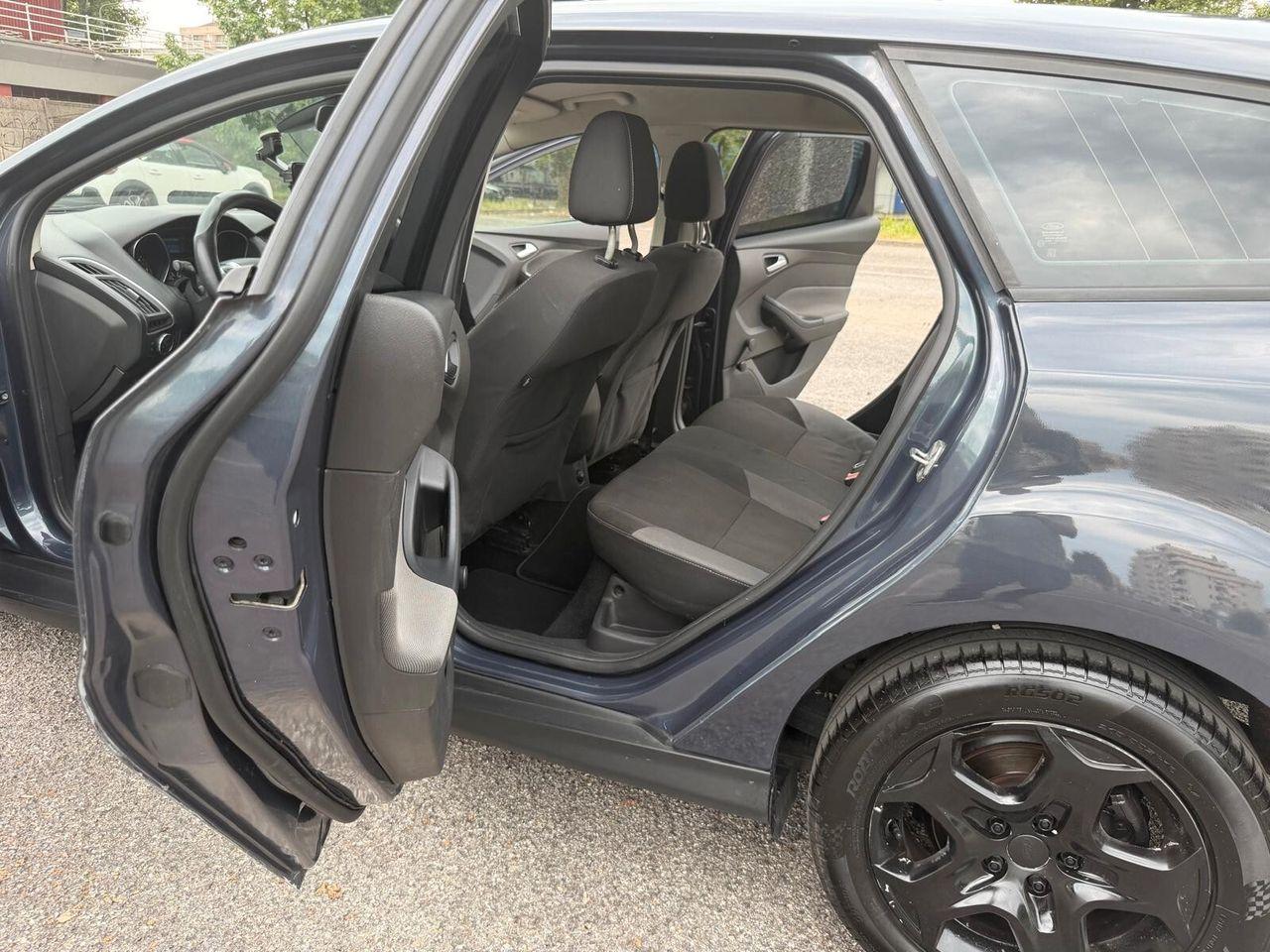 Ford Focus 2014 — photo 11