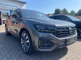 Volkswagen Touareg 3.0TDI R-Line BLACKSYTLE PANO AHK KEYLES - VW Touareg Gebrauchtwagen in Kassel