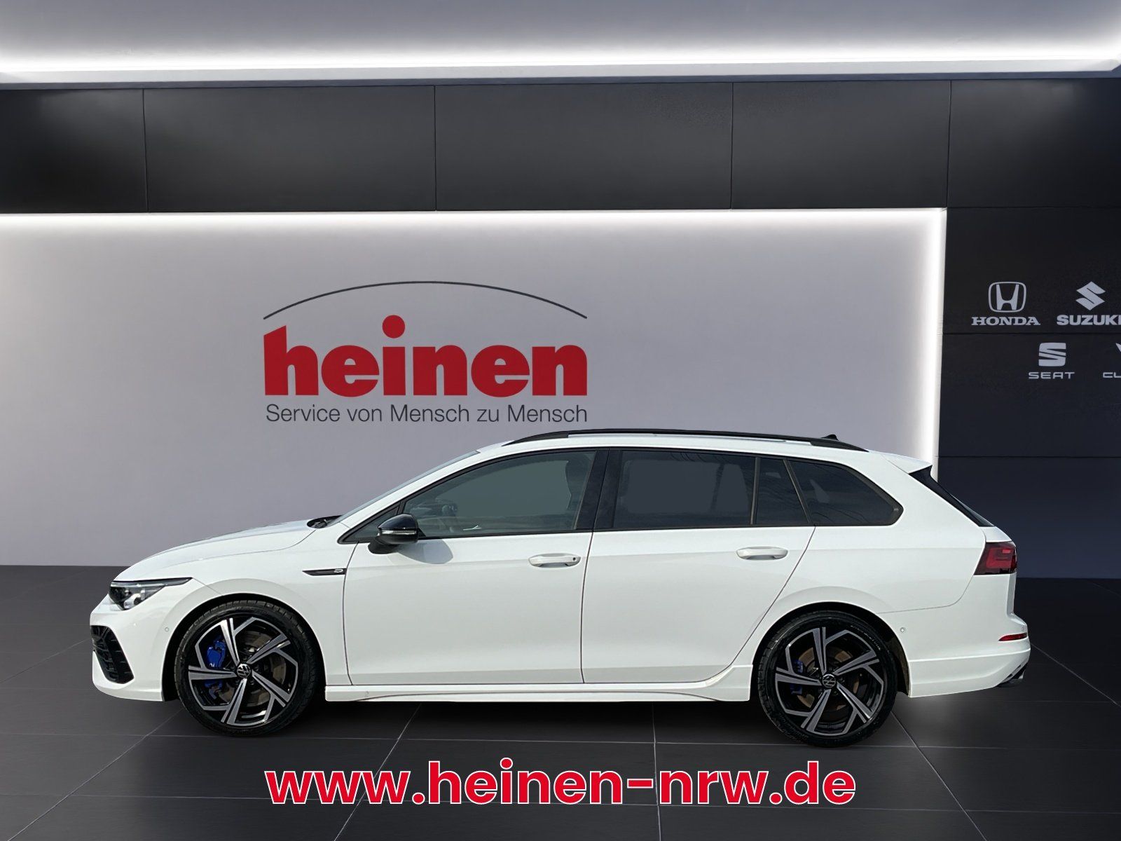 Volkswagen Golf VIII Variant R 2.0 TSI 4Motion LED PANO HUD foto 3