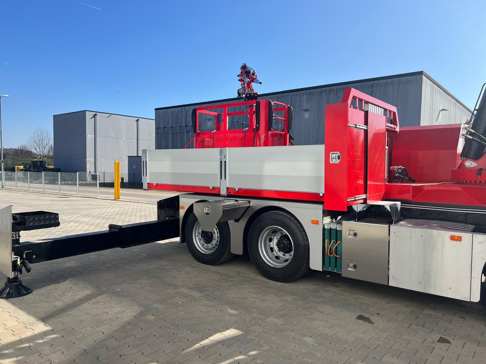 Fahrzeugabbildung MAN MAN 8x4 Hydro mit F1150 inkl Jib und Winde Korb
