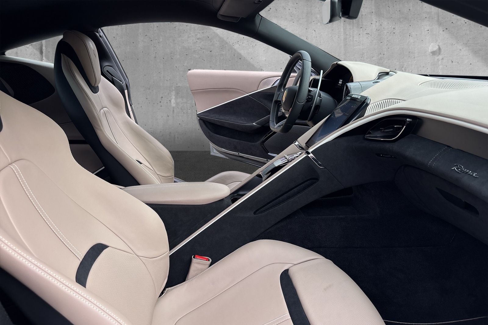 Fahrzeugabbildung Ferrari Roma*erst 1000 km*ADAS*360° Surround*CarPlay