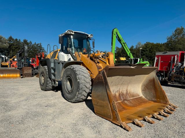 Liebherr L566 2PLUS2