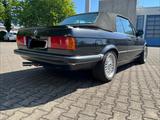 BMW E20 320i Cabrio  - BMW 320 aus 1989: 320i
