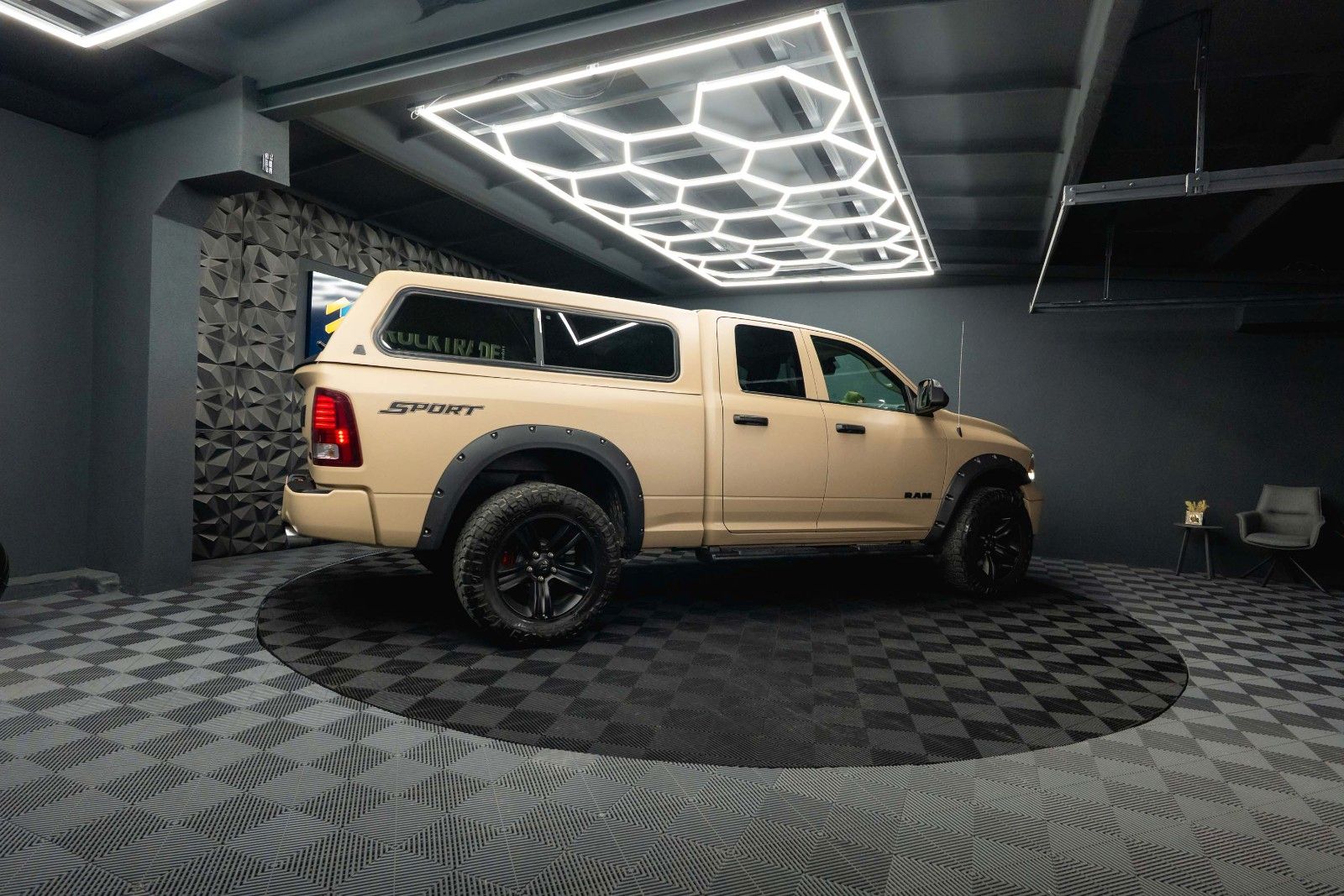 Fahrzeugabbildung Dodge RAM 5.7 V8 HEMI 4x4 RAPTOR LONGBED HARDTOP LED