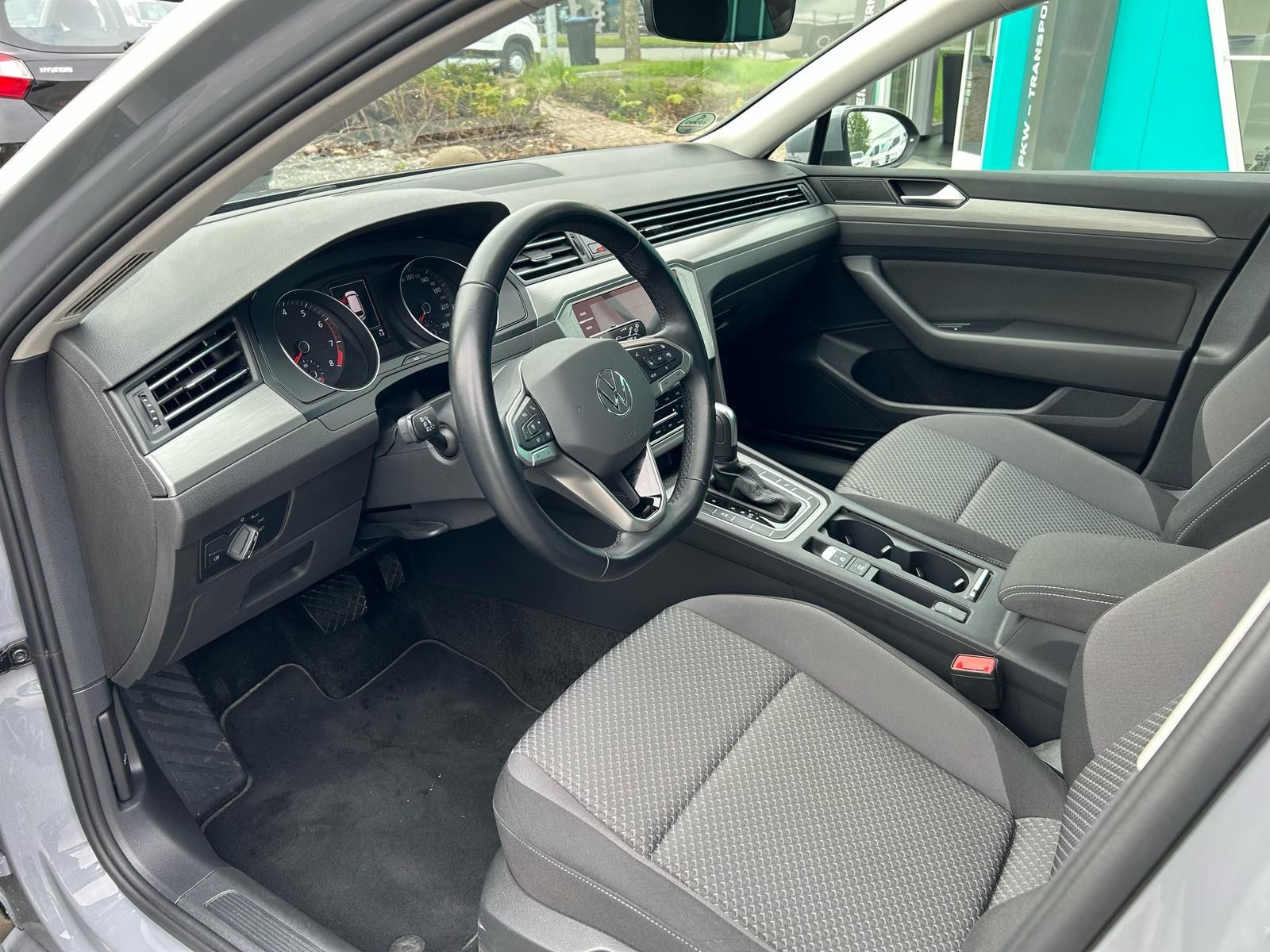 Fahrzeugabbildung Volkswagen Passat Variant 1.5 TSI Buisness  DSG Navi AHK