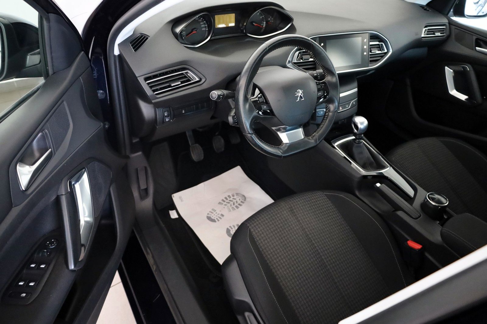 Fahrzeugabbildung Peugeot 308 Active Navi,SH,PDC,Kamera,SR+WR