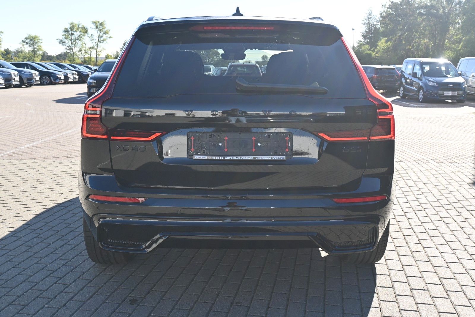Fahrzeugabbildung Volvo XC60 B5 AWD Plus Black Edition*FSHZG*PANO*360°*