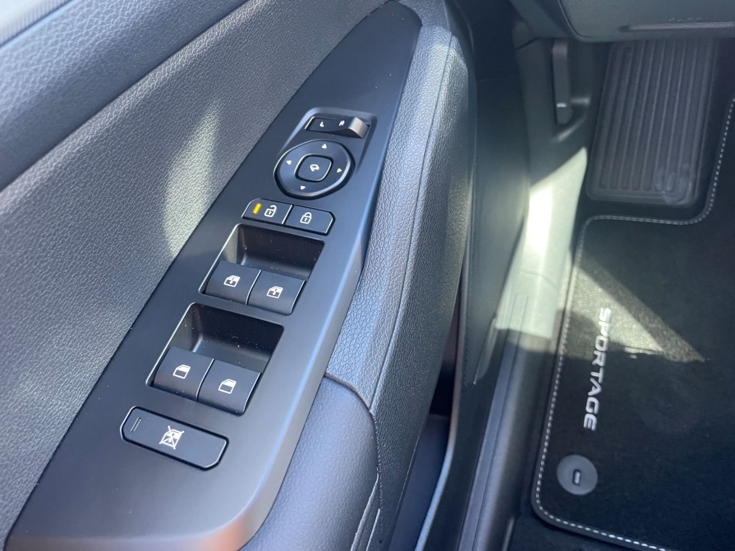 Fahrzeugabbildung Kia Sportage Vision Kamera SHZ vo/hi LED Navi DAB