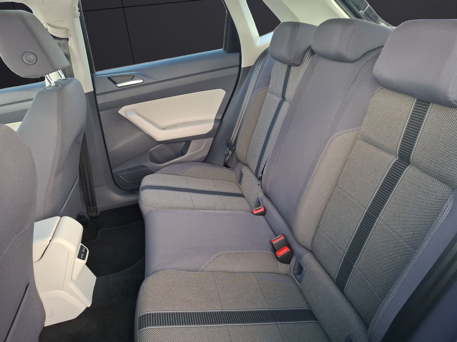 Fahrzeugabbildung Volkswagen Polo TSI Highline Klima DAB PDC SH LM