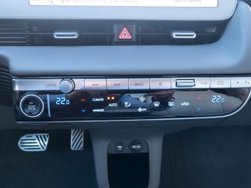 Fahrzeugabbildung Hyundai IONIQ 5 77,4 kWh 4WD UNIQ 20" RELAX ASSIST. PANO
