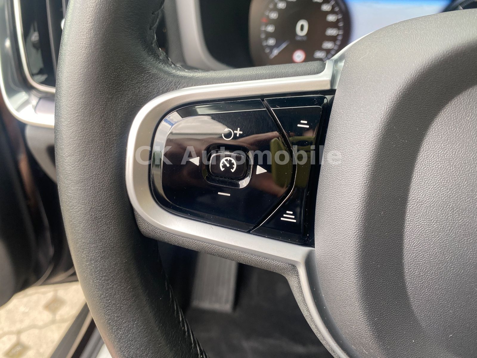 Fahrzeugabbildung Volvo V60 D4 CrossCountry Pro AWD/Navi/BLIS/Kamera/LED