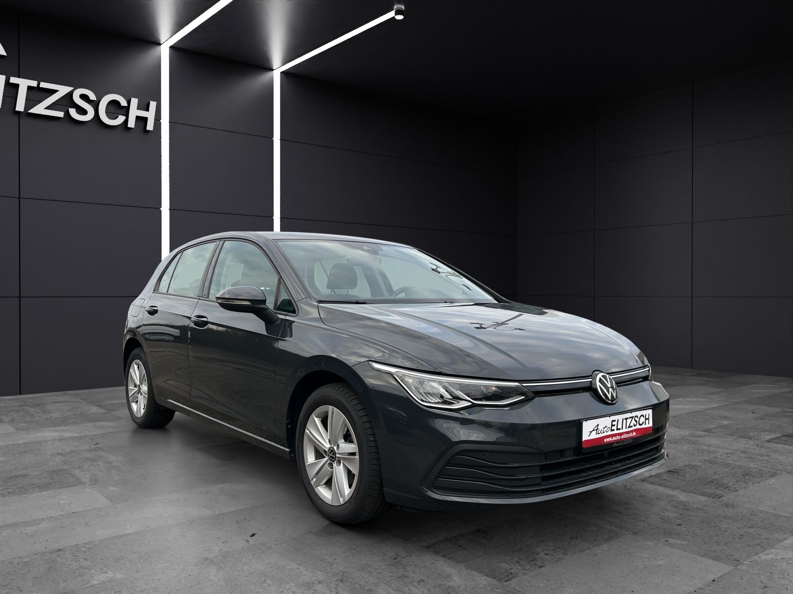 Fahrzeugabbildung Volkswagen Golf VIII Life TDI DSG LED ACC SH PDC Navi AID D