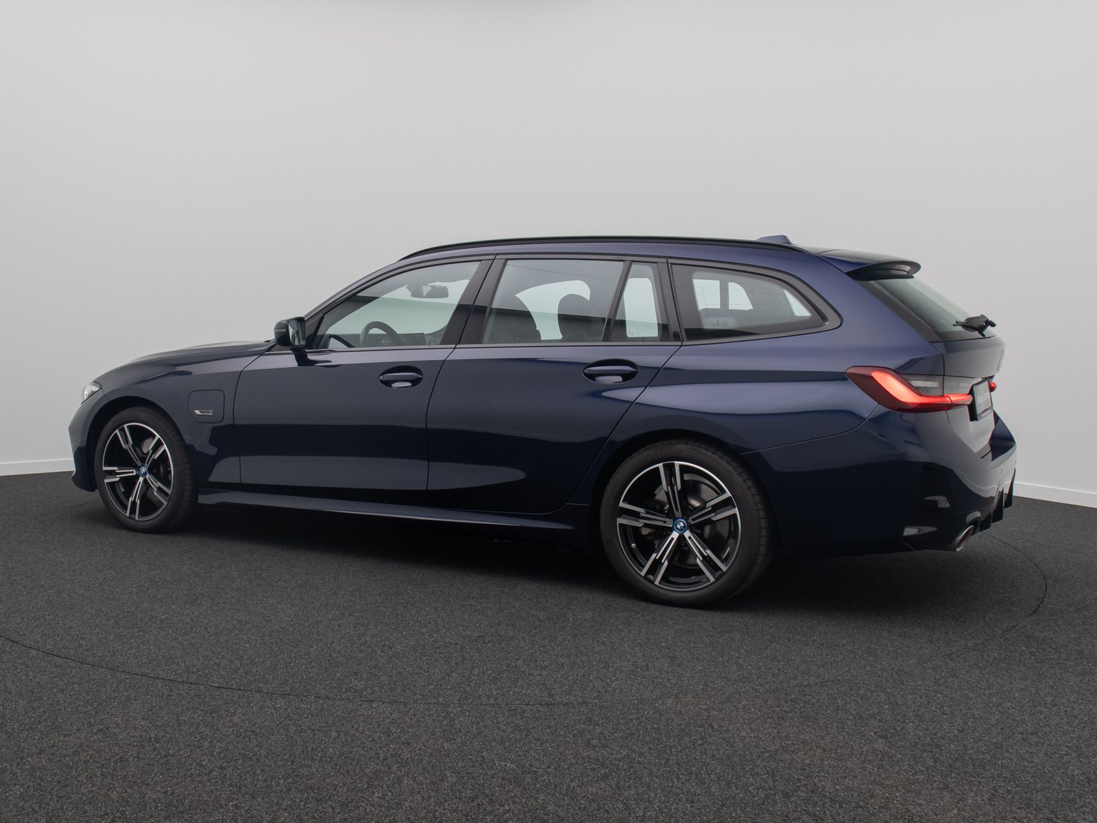 Fahrzeugabbildung BMW 320e M Sport AHK Panorama Stop&Go DAB H/K 18Zoll