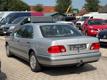 Mercedes E 230 - 3