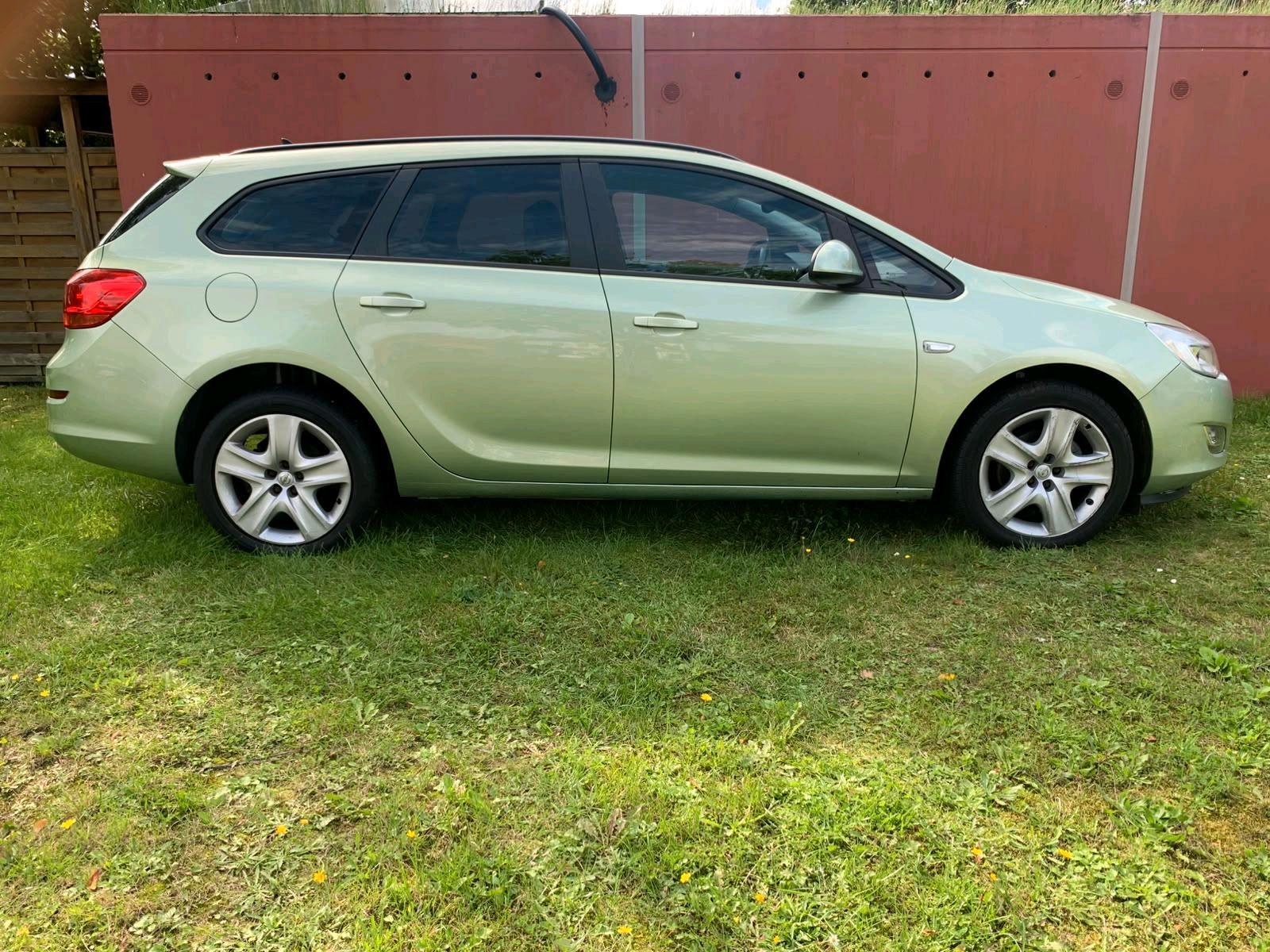 Opel Astra 2011 — photo 5