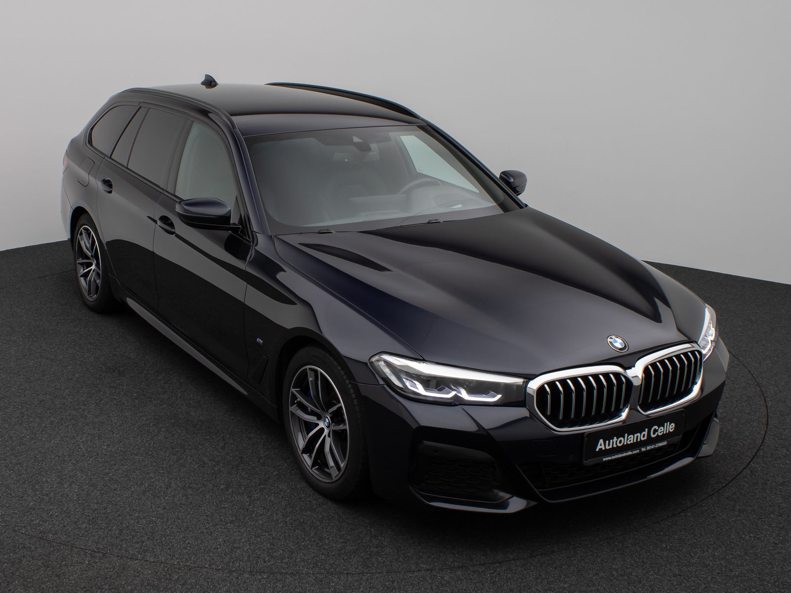 Fahrzeugabbildung BMW 530d xD M Sport Kamera HUD DAB H/K Komfort Alarm