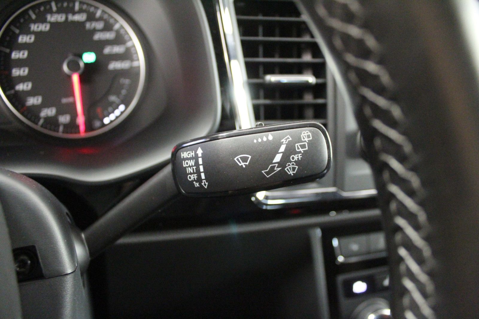 Fahrzeugabbildung SEAT Ateca 1.5 TSI ACT 110kW Xcellence DSG *Winterräd