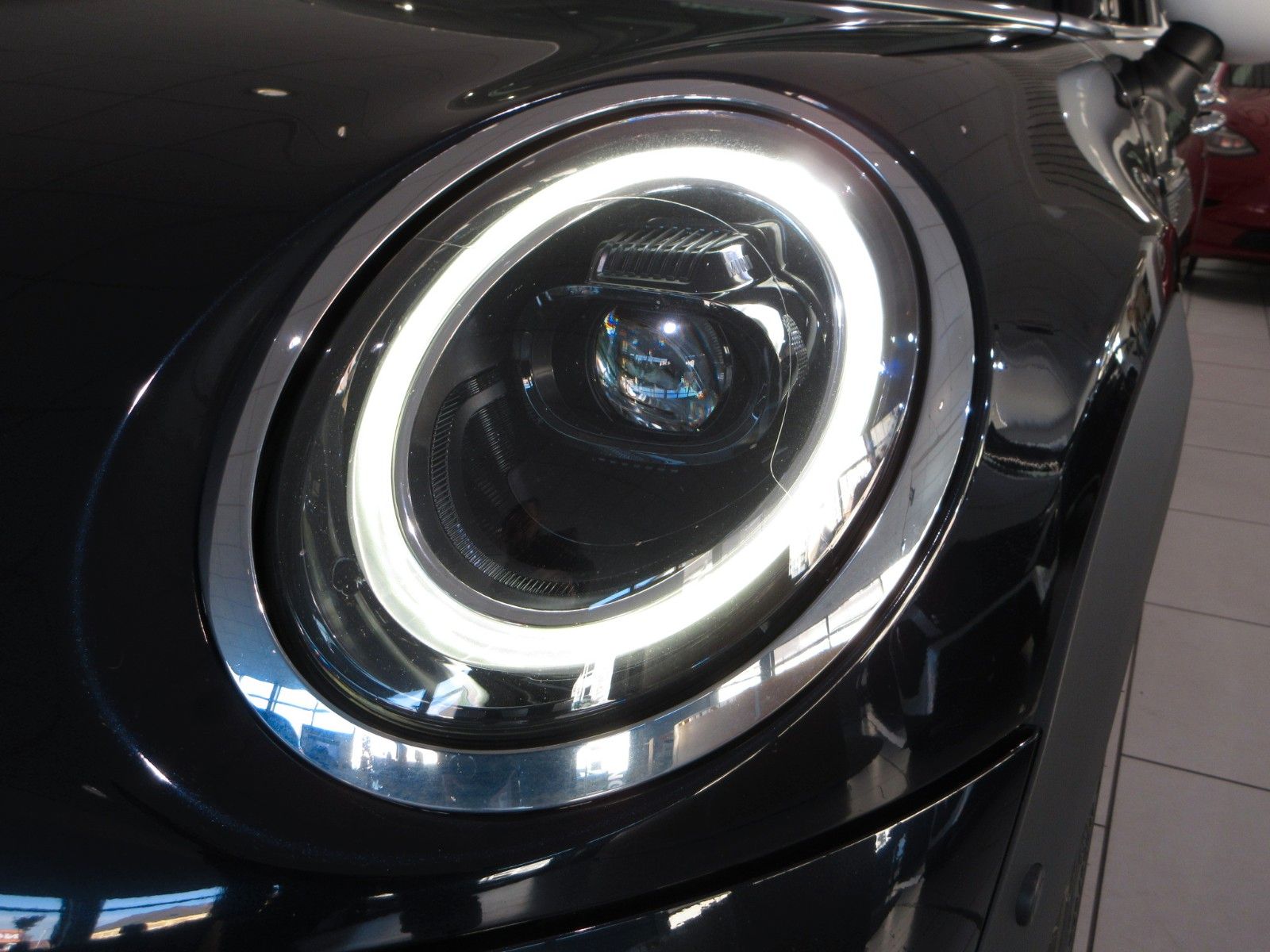 Fahrzeugabbildung MINI Mini Cooper Classic Trim LED/NAVI/SHZ/PANO/LEDER