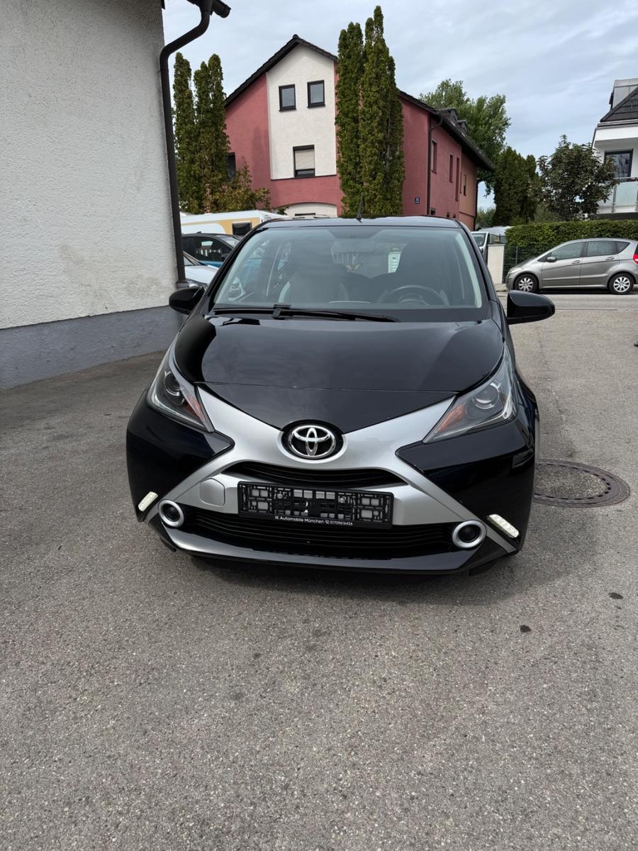 Toyota AYGO x-play Edition-S Automatik 21444 km Kamera