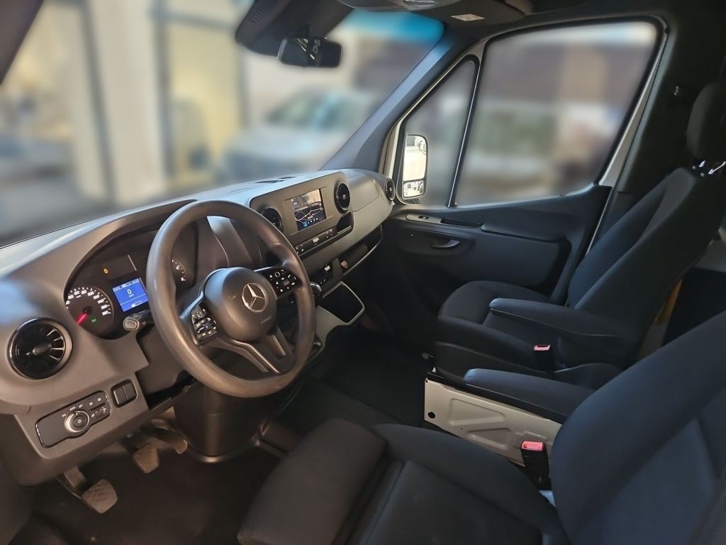 Fahrzeugabbildung Mercedes-Benz Sprinter 317 Kombi L2H2 Mobility Rollstuhl Lift