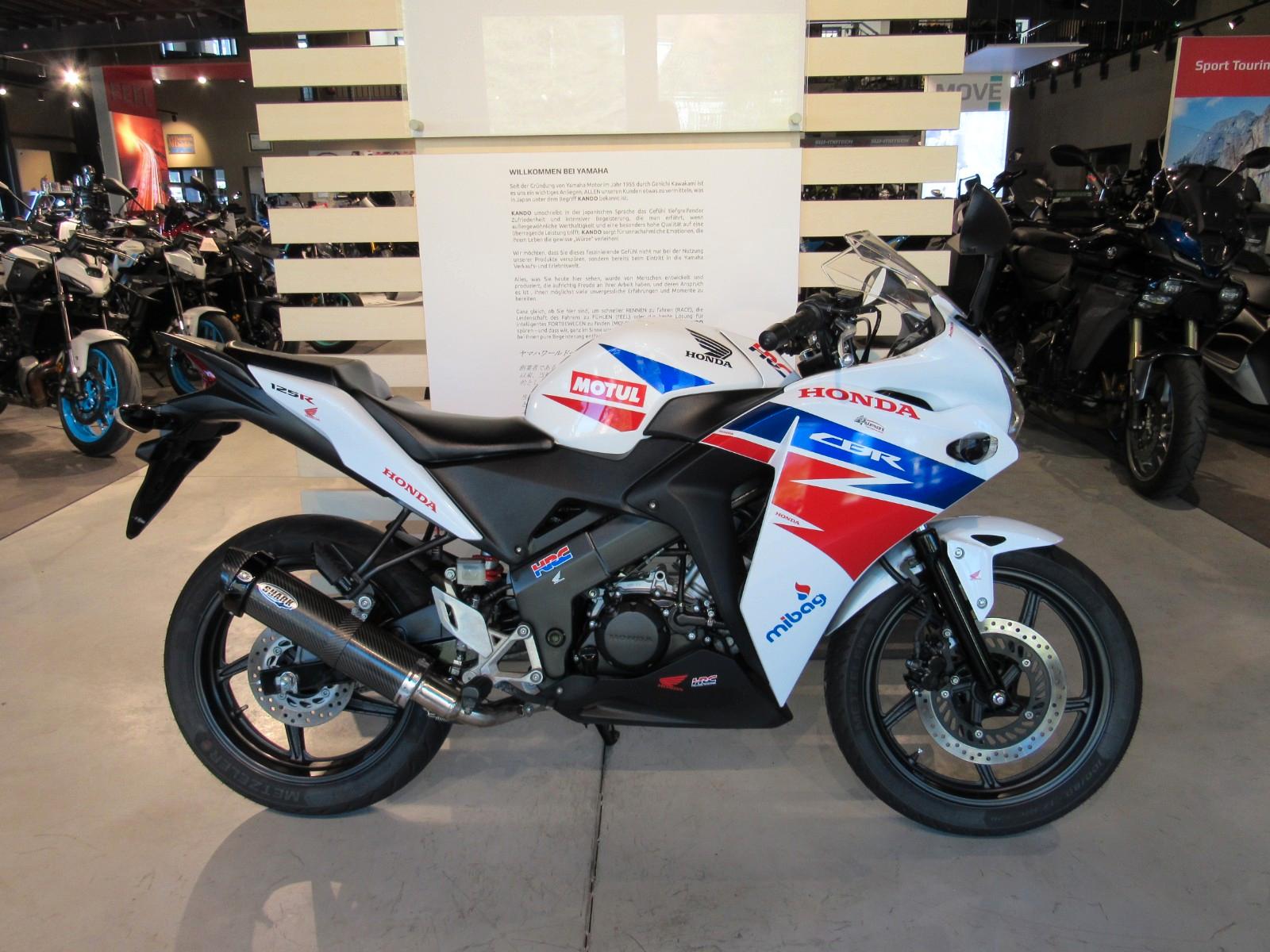 Honda CBR 125R *Inspektion & Kettenkit neu*