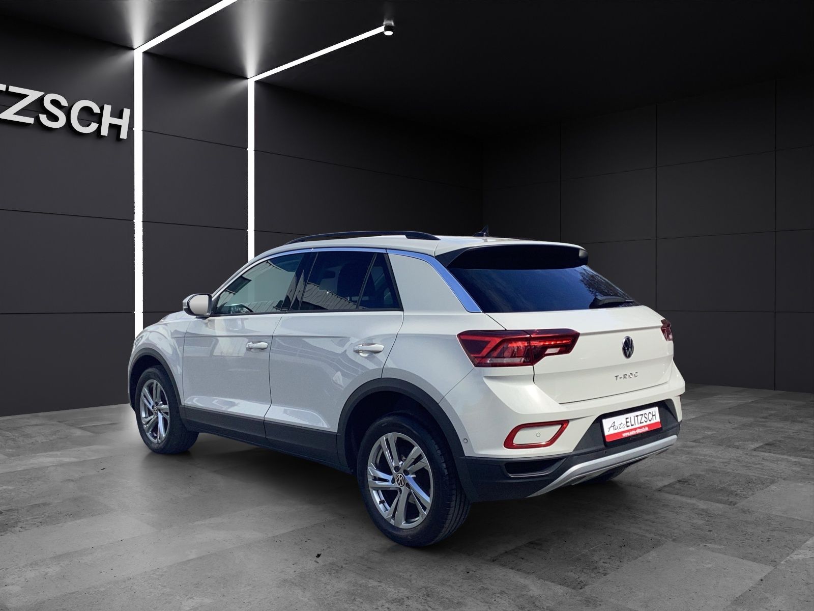 Fahrzeugabbildung Volkswagen T-Roc TSI Life Standhzg LED APP Park-Assist SH L