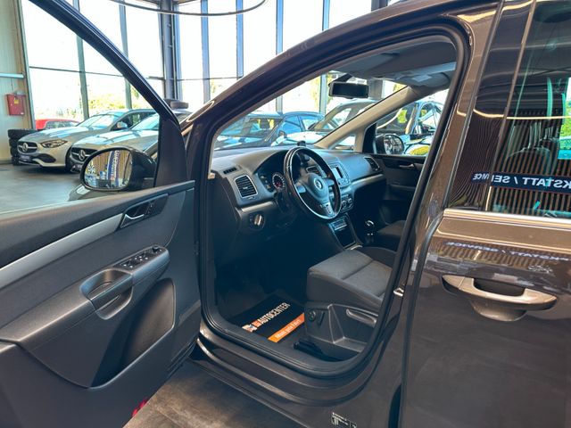 Volkswagen Sharan*7-Sitzer*3-ZONEN*SZHZ*NAVI*TEMPO*AHK*PDC