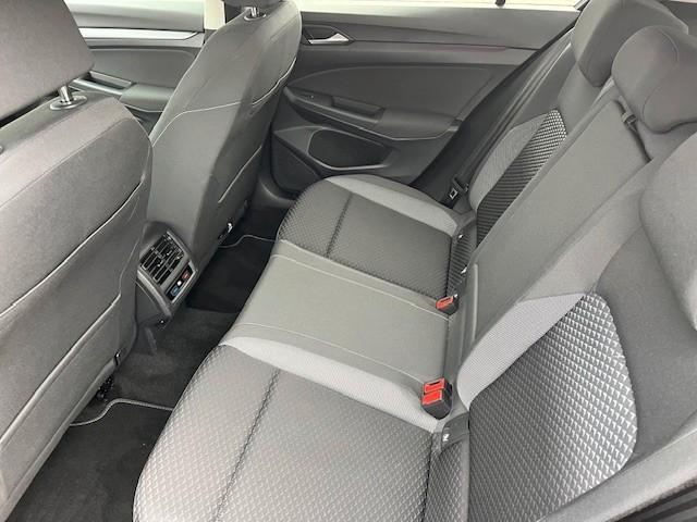 Volkswagen Golf VIII Lim. 1.5 eTSI DSG Active