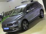 Volkswagen Tiguan Allspace 2.0 TDI SCR 4Mot DSG7 HIGHL AHK - graue Volkswagen Tiguan Allspace