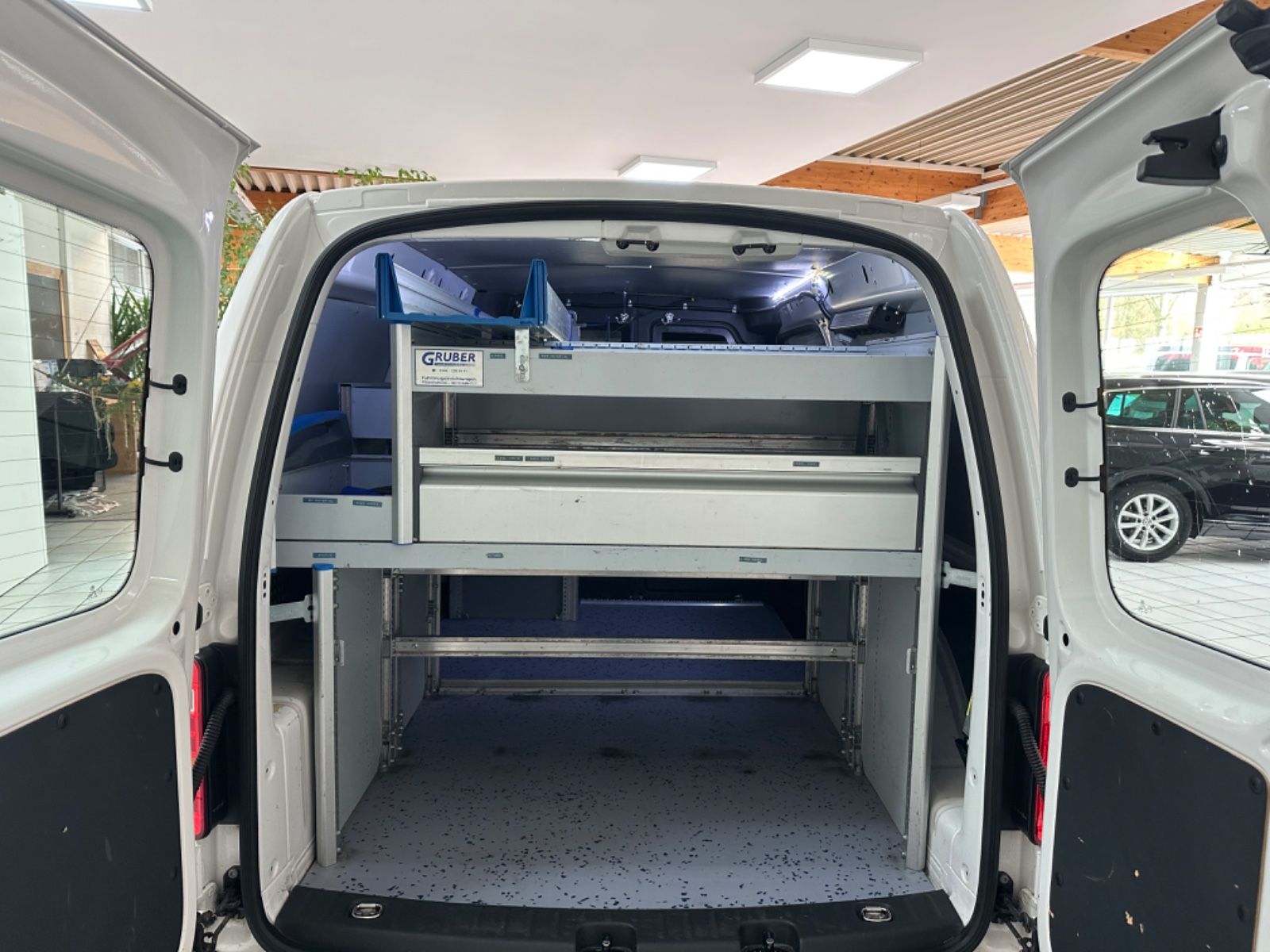 Fahrzeugabbildung Volkswagen Caddy *Maxi*Kasten*BMT*Werkstattwagen*