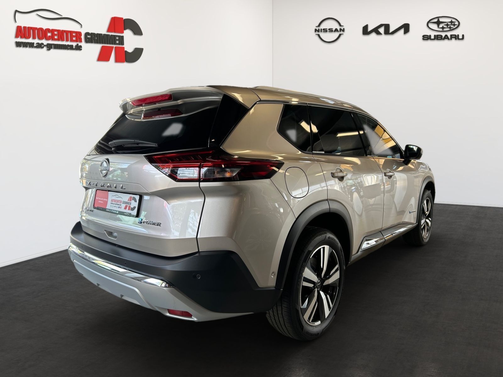 Fahrzeugabbildung Nissan X-TRAIL 1.5 VC-T e-4ORCE 213 PS 4x4 Tekna 5 Sitz