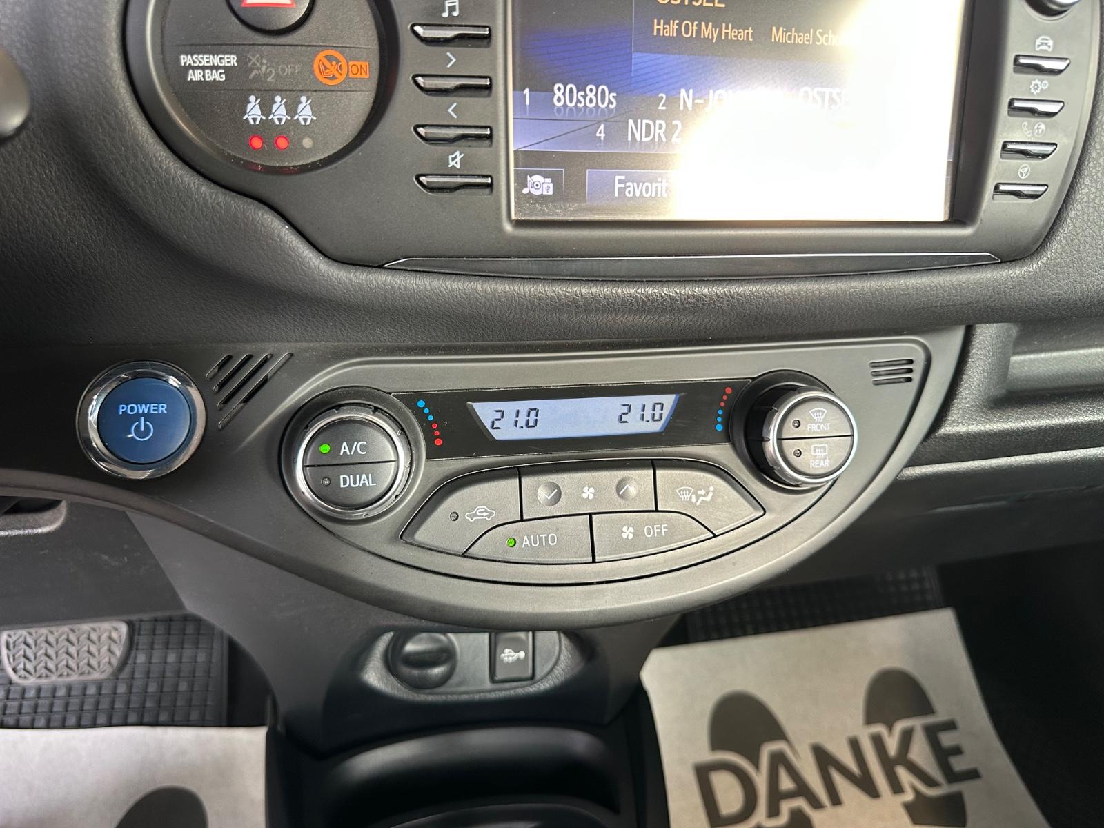 Toyota Yaris Hybrid Team D