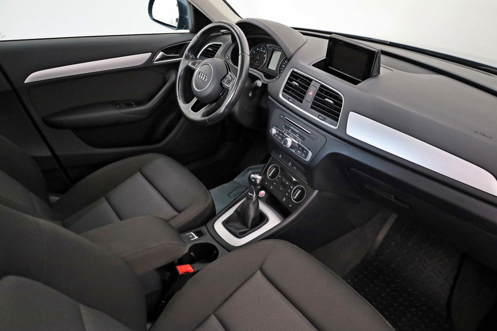 Fahrzeugabbildung Audi Q3 S Line, Navi,LED,Keyless,PDC,SH,AHK SR+WR