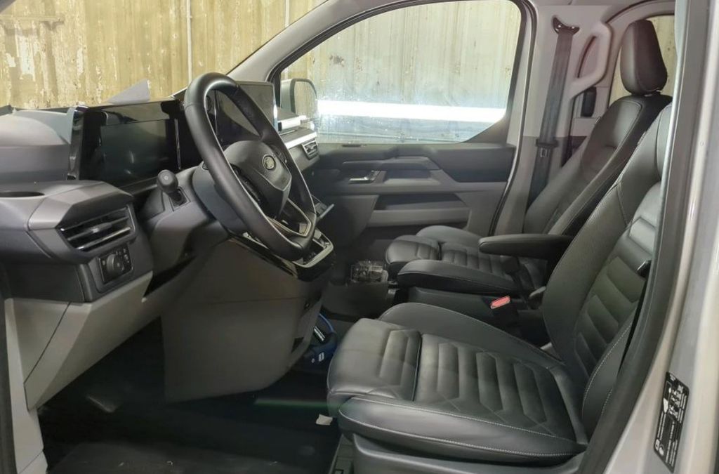 FORD Tourneo Custom Titanium XPlug-in L1*el. Türen* FORD Tourneo Custom Titanium XPlug-in L1*el. Türen*