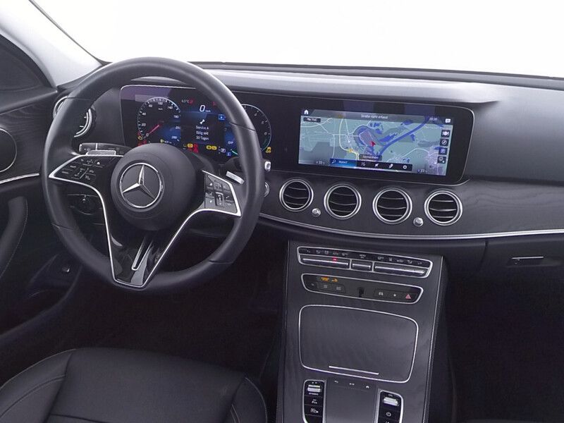 Fahrzeugabbildung Mercedes-Benz E 300 de T 4M DISTR*AHK*PANO*MEMO*360°KAM*MULTIB