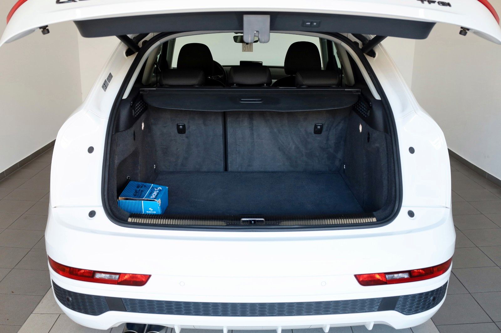 Fahrzeugabbildung Audi Q3 1.4 TFSI Paket S Line Navi,Xenon,SH,AHK,SR+WR