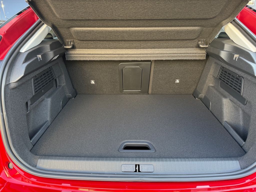 Fahrzeugabbildung Citroën C4 Hybrid 145 MAX Neuwagen*Schiebedach*Winter-P.