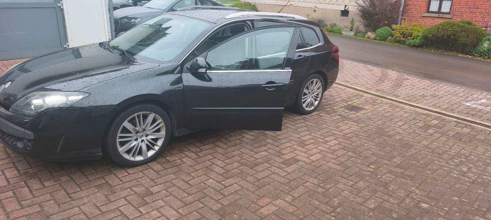 Renault Laguna 2009 — rear view