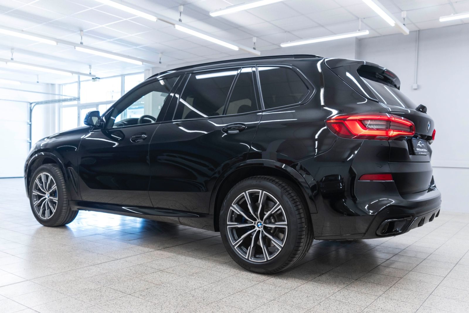 Fahrzeugabbildung BMW X5 xDrive40i M-Sportpaket HUD 360° H&K LED PDC