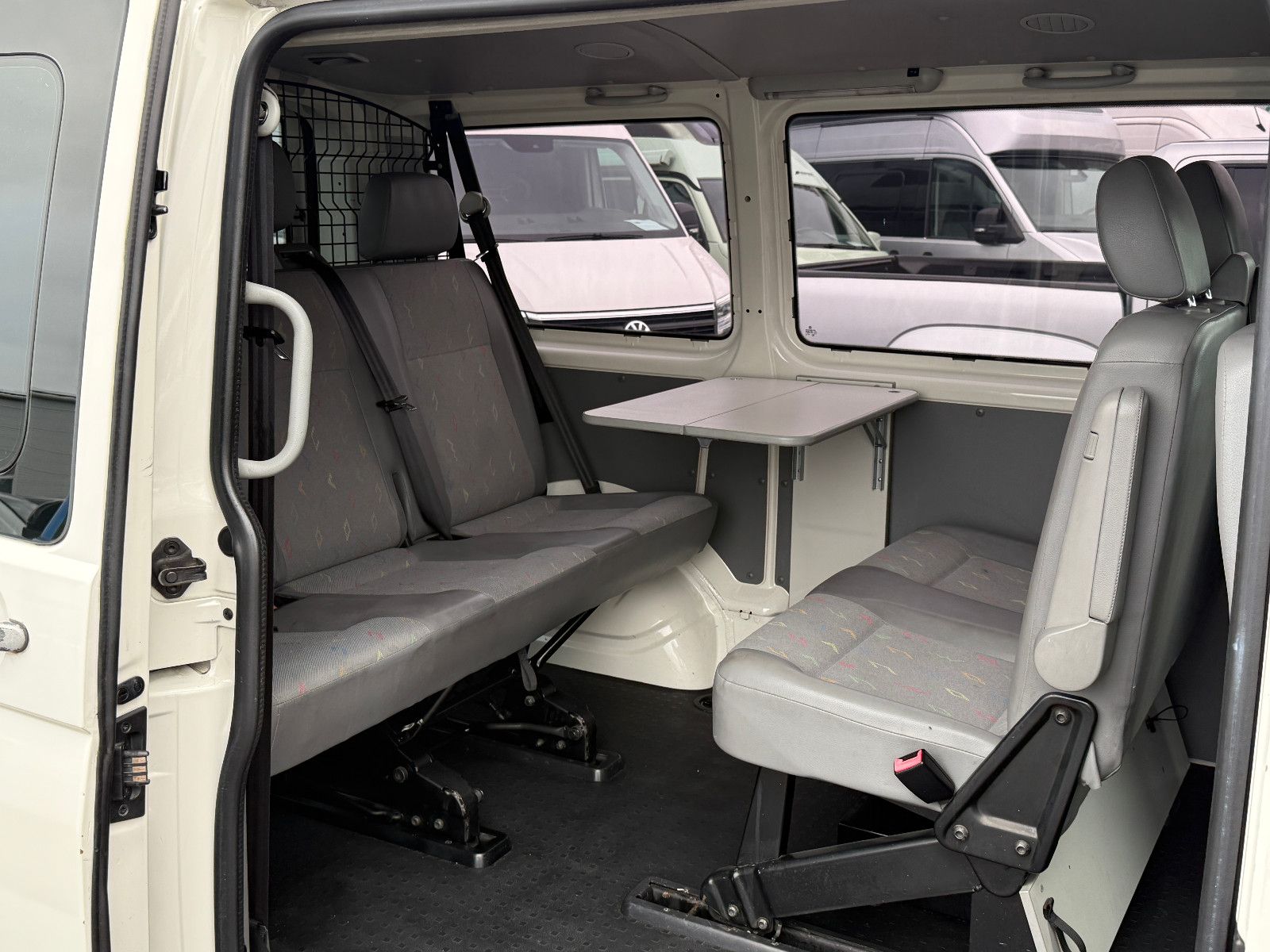 Fahrzeugabbildung Volkswagen T5 2.5 TDI 5-Zylinder 7-Sitzer Klima PDC Sthz