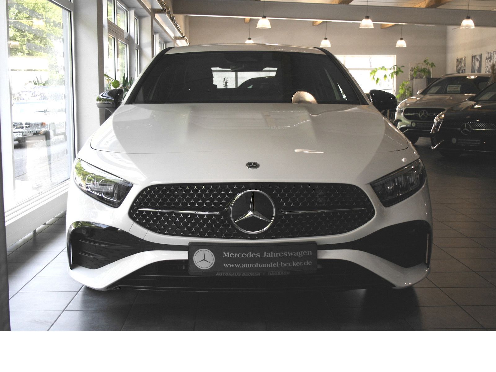 Fahrzeugabbildung Mercedes-Benz A 180 AMG Advanced Plus Limousine *Night*Ambient